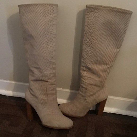 Micheal Kors Serpent Embossed Beige Suede / Leather High Heel Boots Size 7 1/2 - Picture 2 of 7